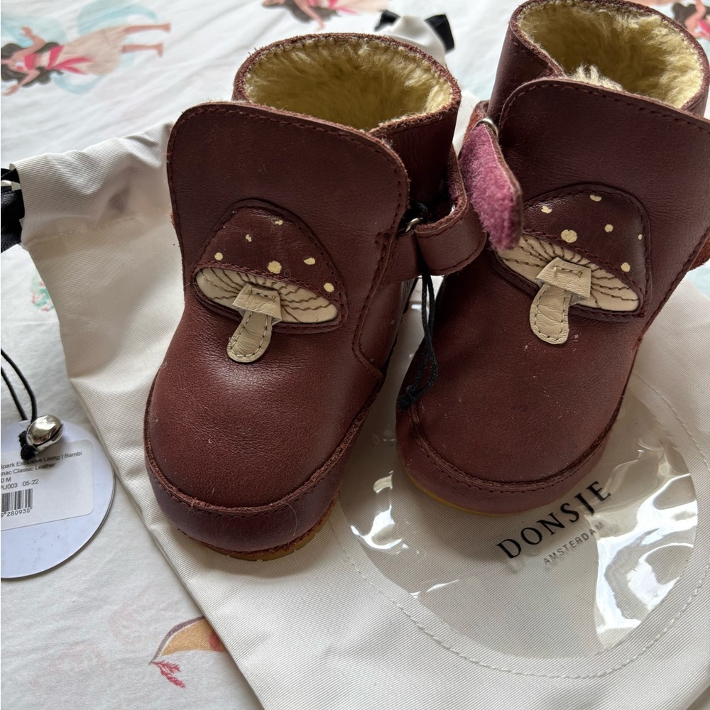 Dutch Donsje Burgundy Brown Toddler Boots with Mushroom Design EUC